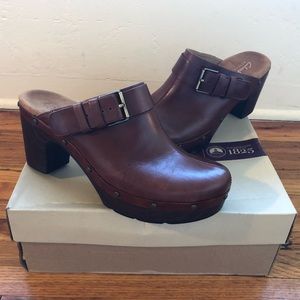 Clarks Brown Mules With Heel and Brass Buckle